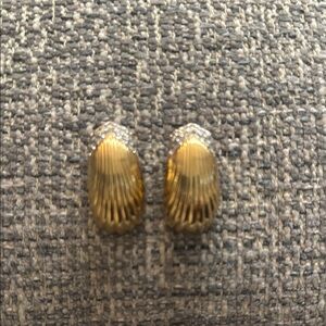 Elegant St John Gold Shell Earrings